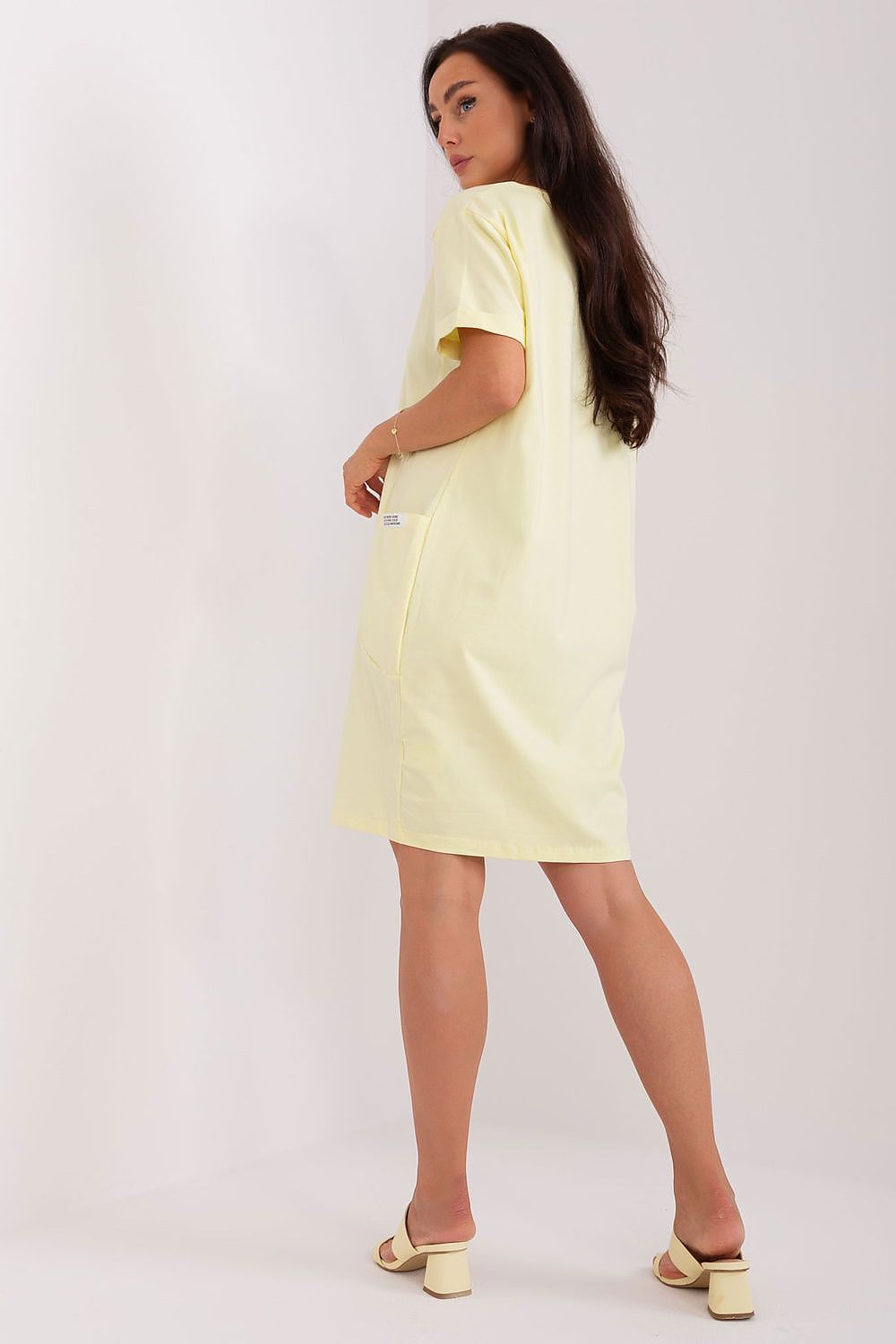 Sukienka Model RV-SK-8724-1.91 Light Yellow - Rue Paris