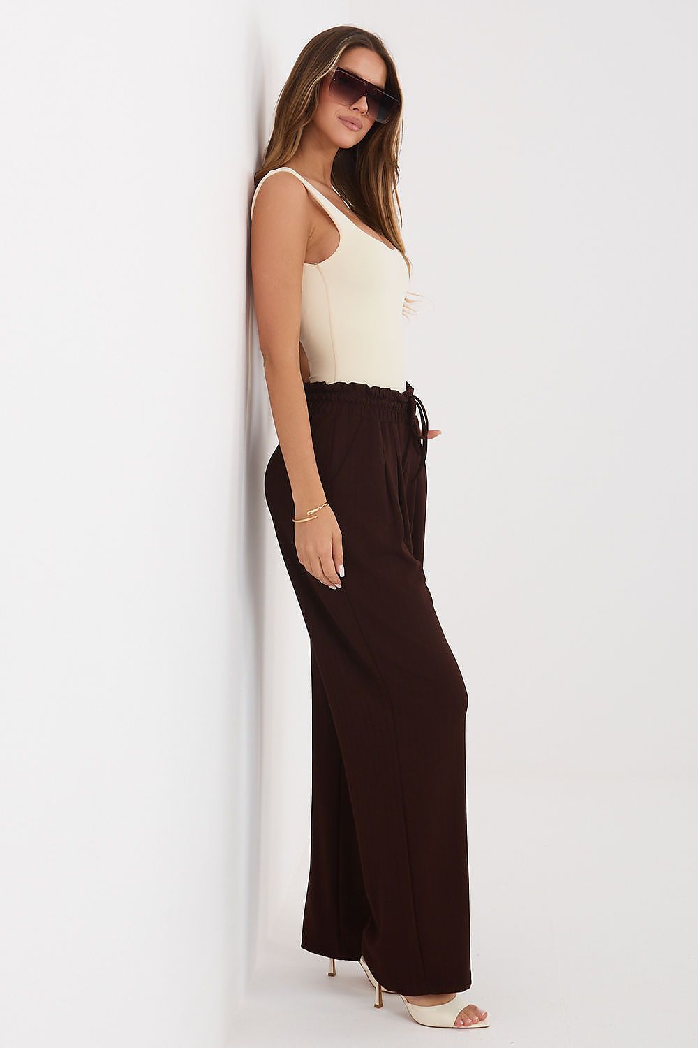 Spodnie Dresowe Model RV-DR-A1292.31 Dark Brown - Rue Paris