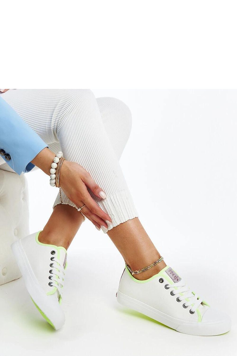   Białe damskie trampki z kolorem CROSS JEANS - Solea 