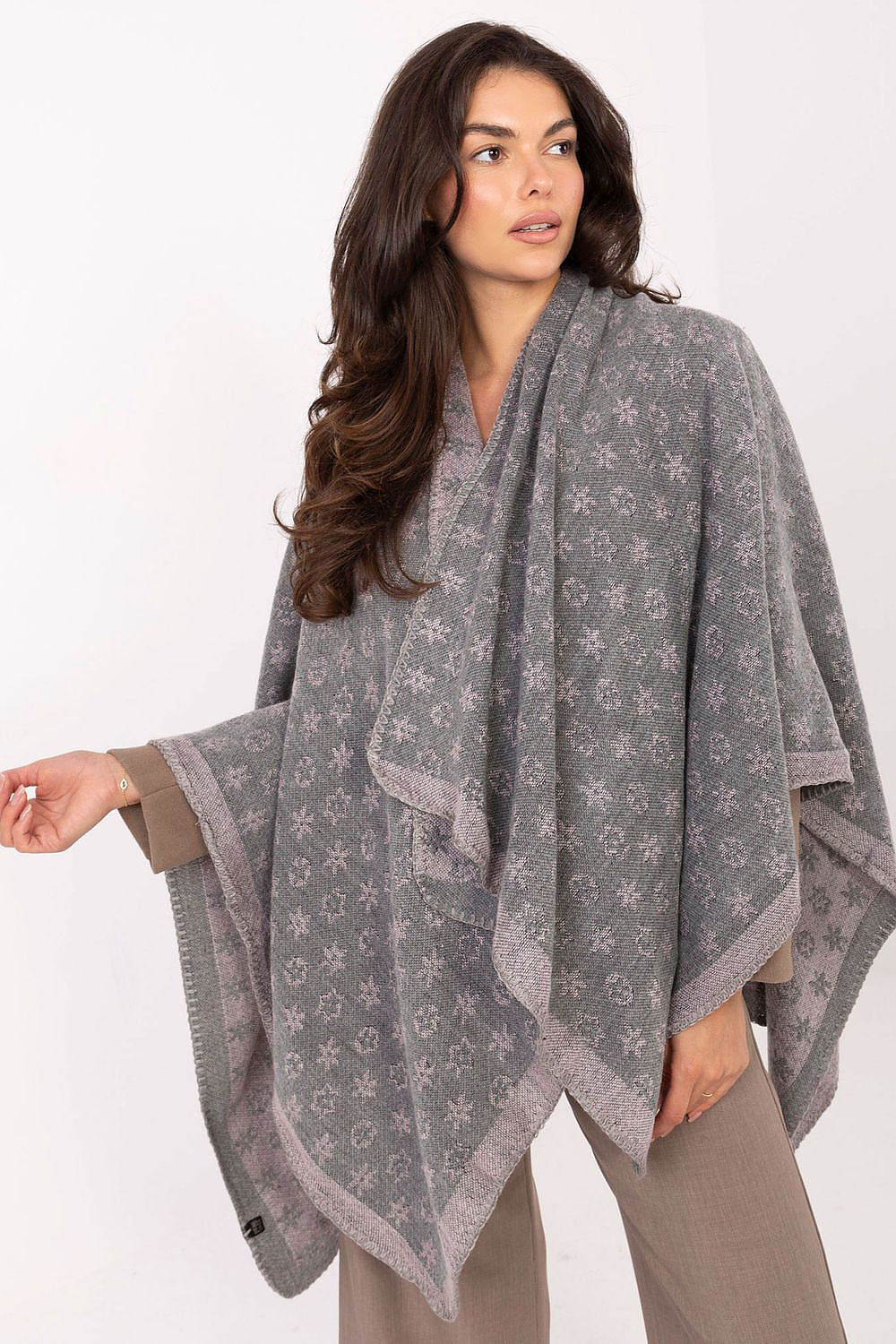  Sweter Ponczo Model AT-PN-7661.89 Grey/Pink - Factory Price 
