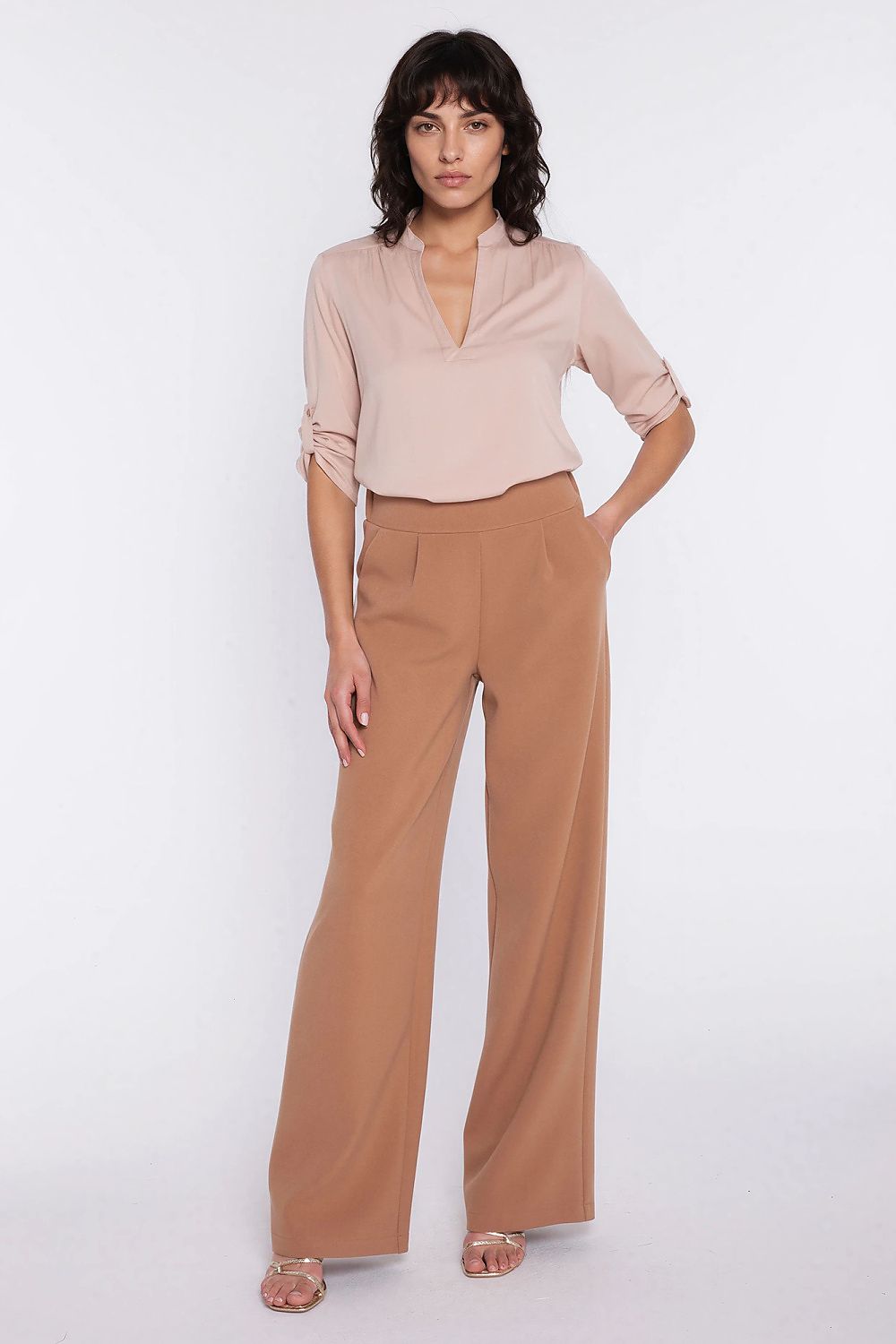   Bluzka z podwijanym rękawem B227 Beige - Nife 